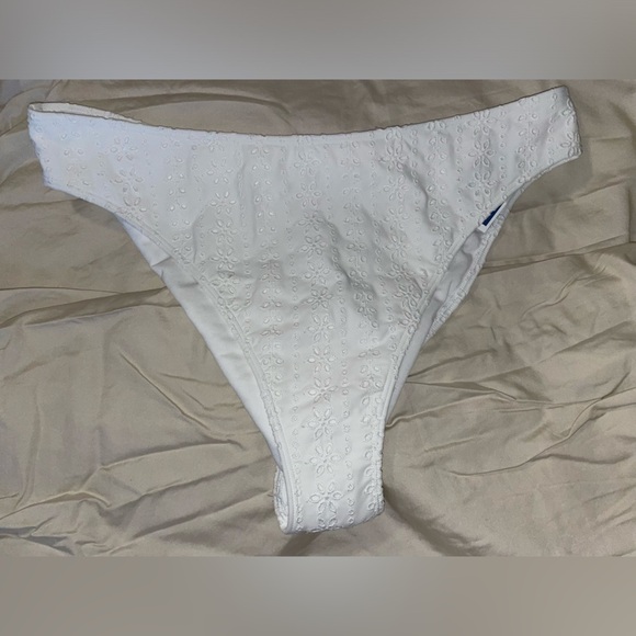 NWOT - Hollister White Eyelet High Leg Swim Bottoms - Size XL - Picture 2 of 3
